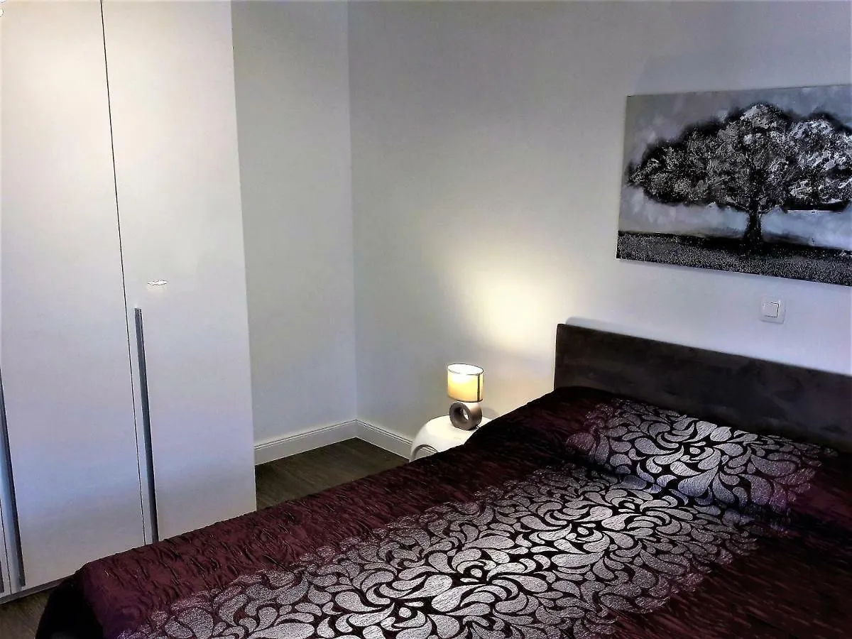 זאדאר Apartments Ena 0*,